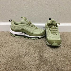 olive green nike tennis shoes